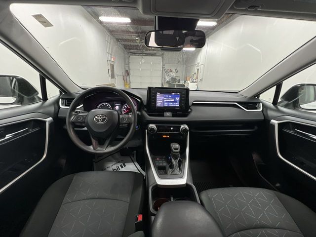 2022 Toyota RAV4 XLE photo 14