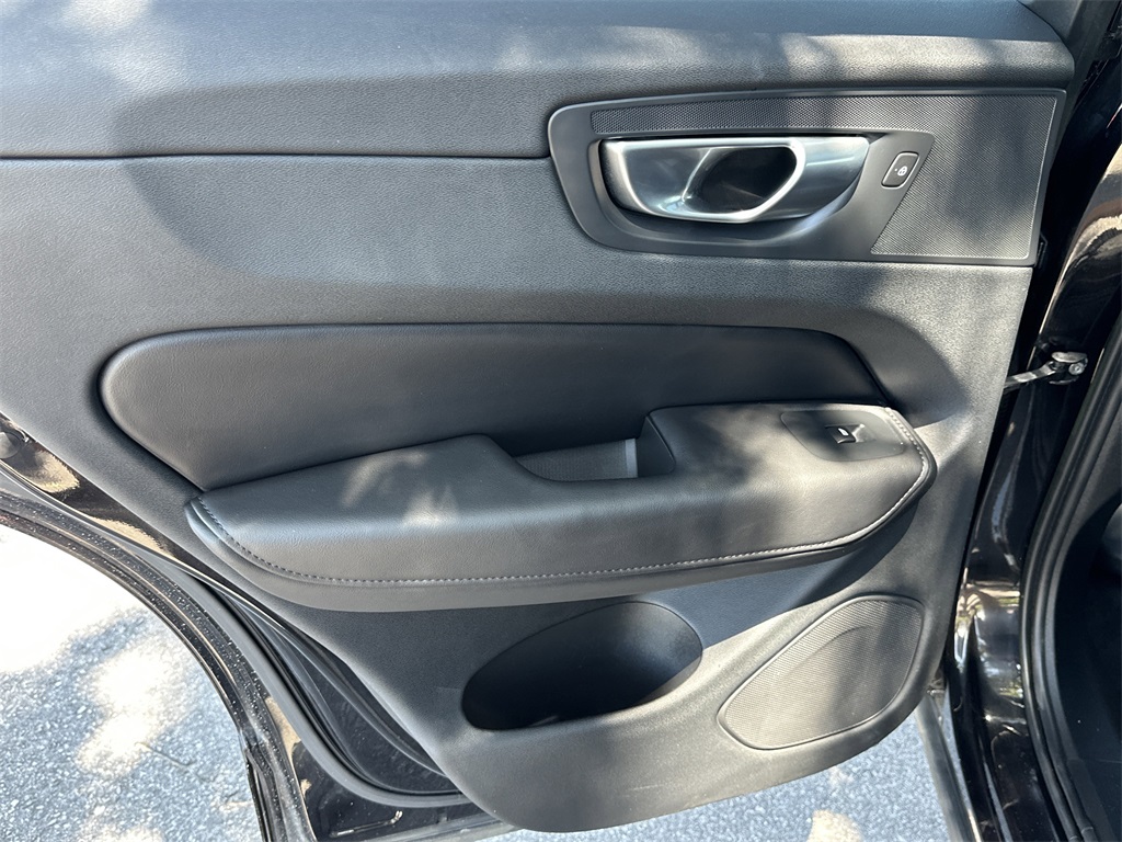 2023 Volvo XC60 B5 Plus photo 26