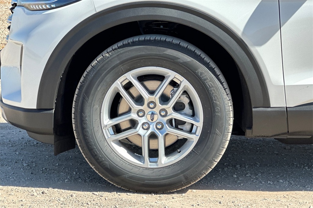 2025 Ford Explorer photo 19