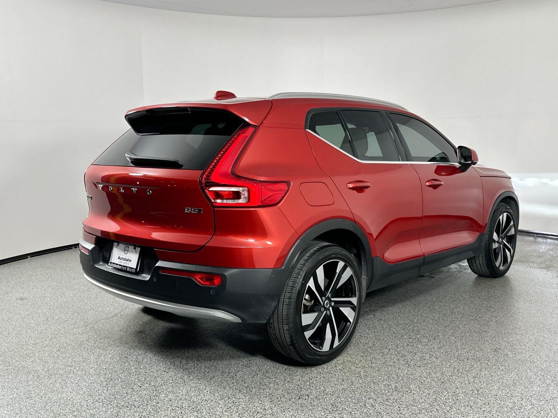2023 Volvo XC40 AWD Ultimate photo 4