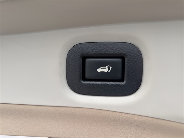 2015 Nissan Rogue SL photo 16