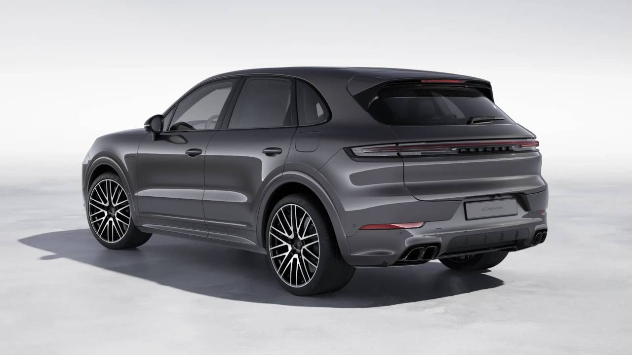 2026 Porsche Cayenne E-Hybrid Turbo photo 3