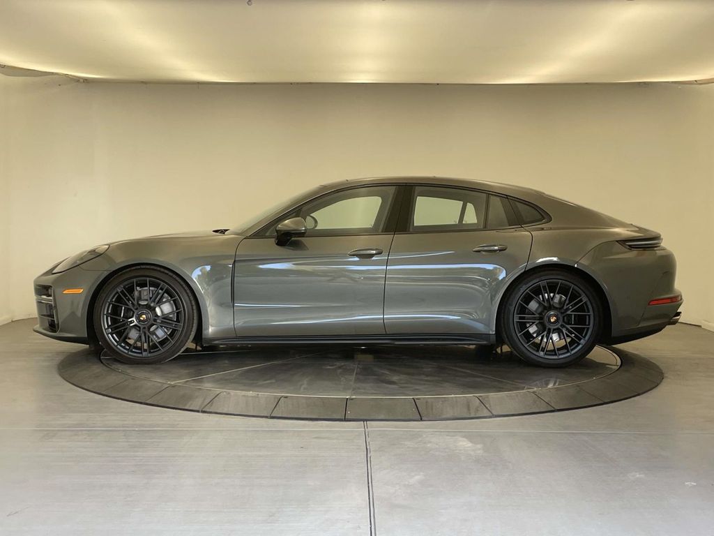 2025 Porsche Panamera GTS photo 2