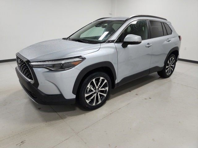 2023 Toyota Corolla Cross XLE photo 6