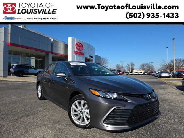 2024 Toyota Camry LE's photo