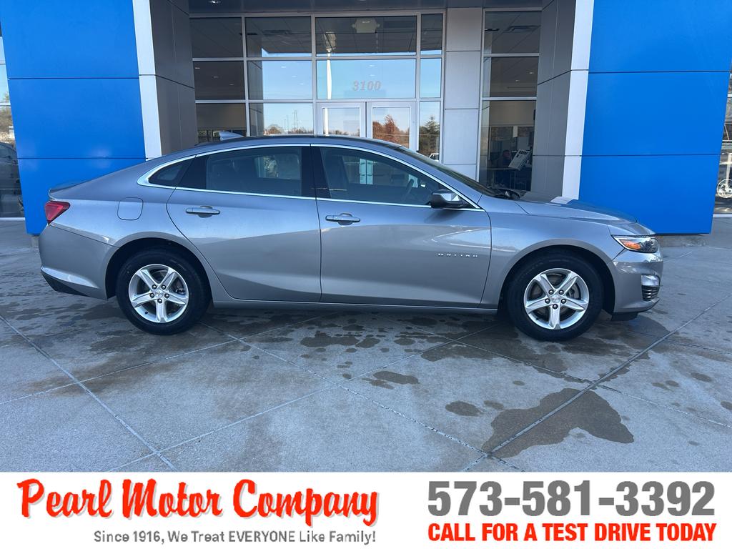 2024 Chevrolet Malibu 1LT photo 3