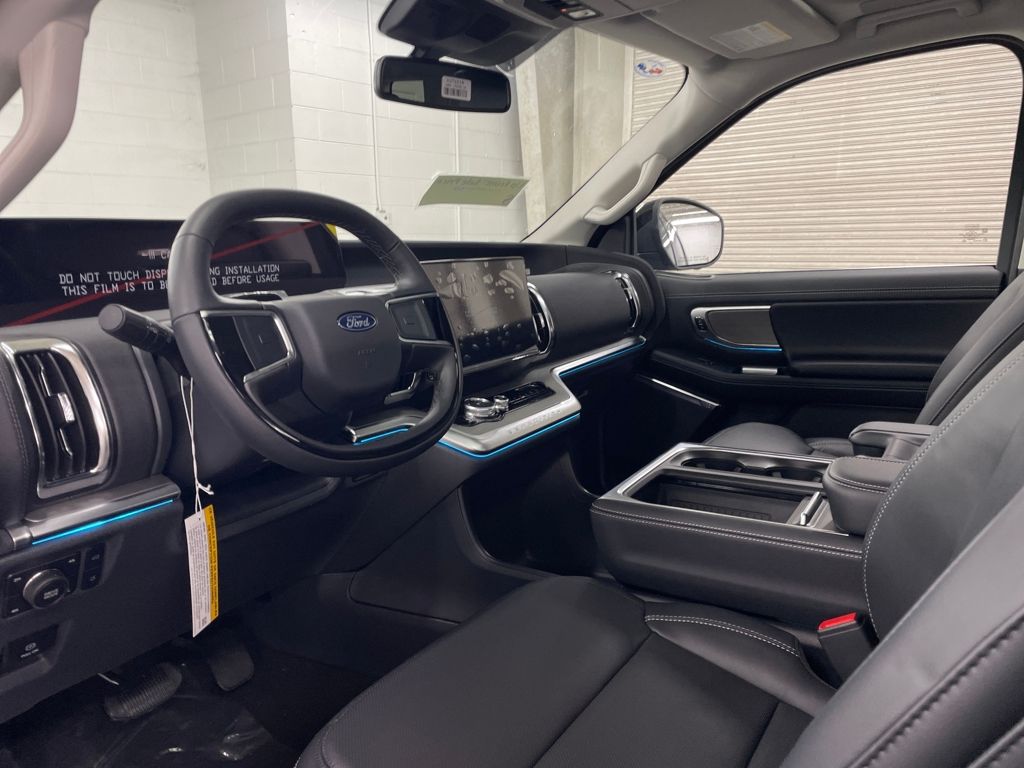 2025 Ford Expedition Platinum photo 4