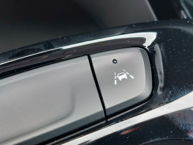 2025 Chevrolet Trax LT photo 25