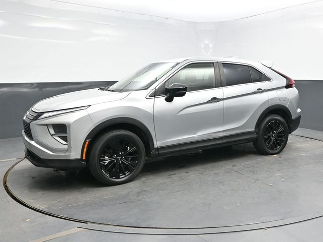 2022 Mitsubishi Eclipse Cross LE photo 2
