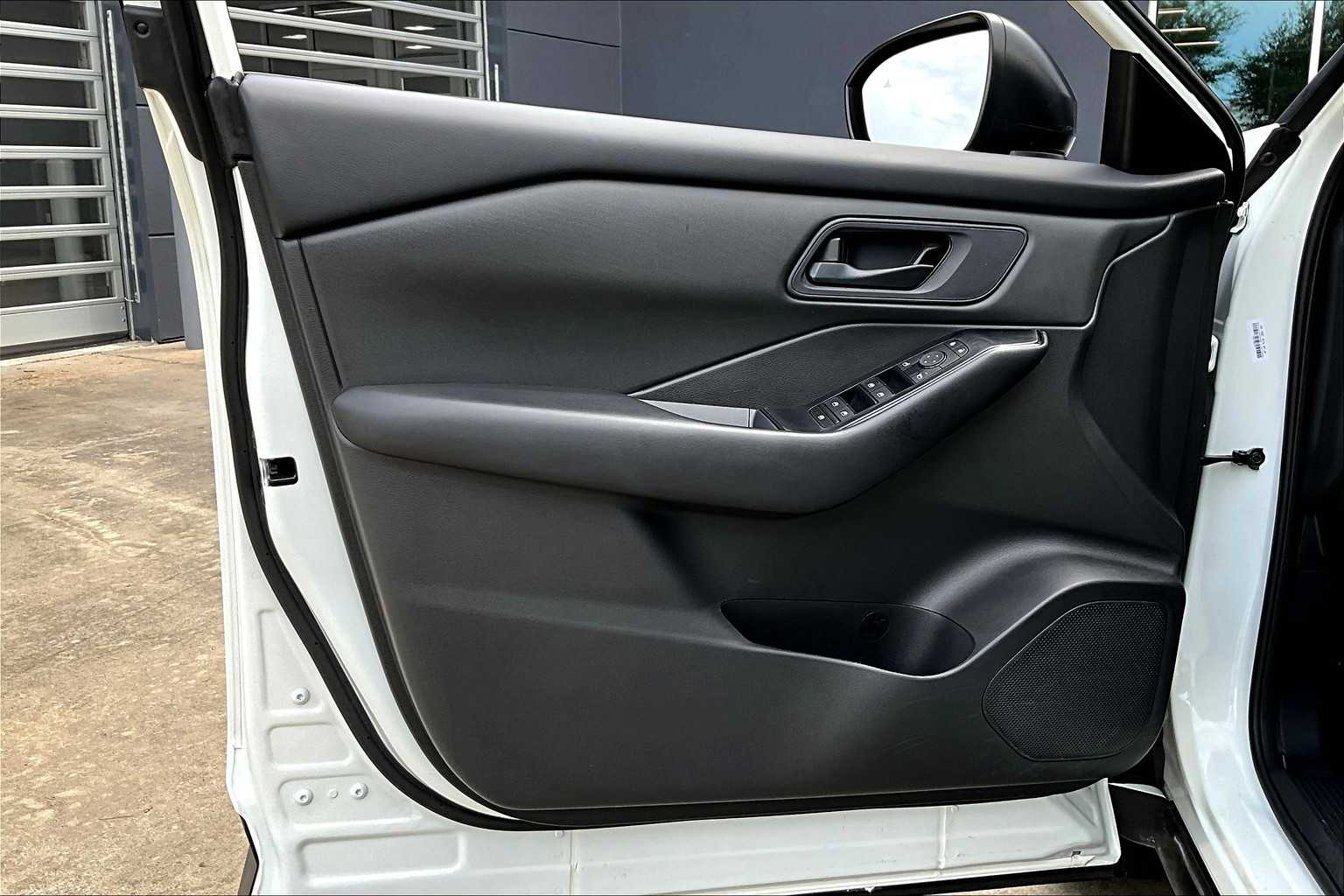 2024 Nissan Rogue S photo 19