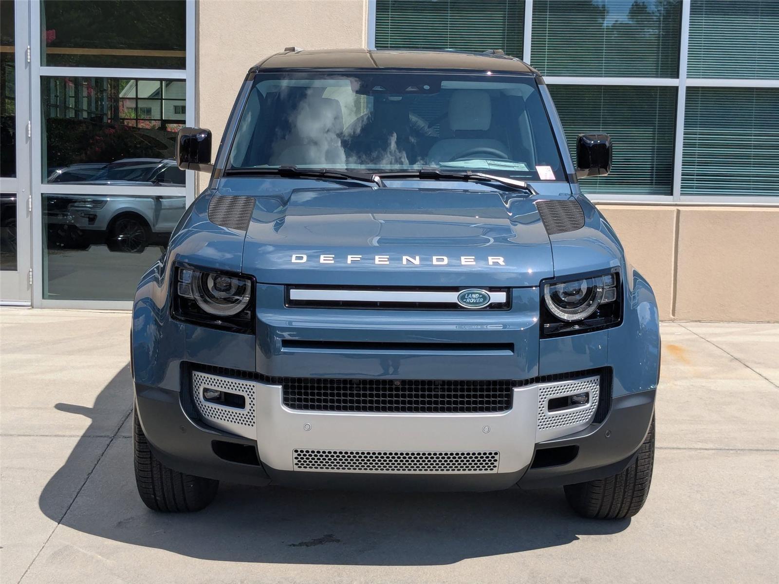 2025 Land Rover Defender 110 S photo 2
