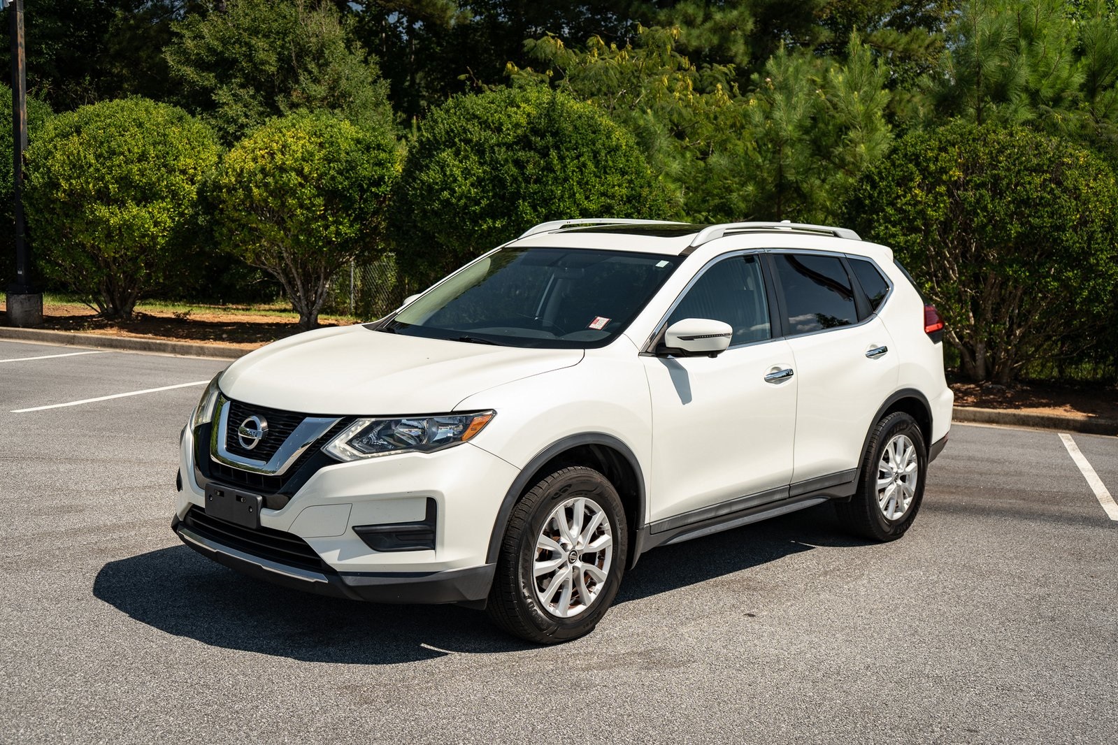 2017 Nissan Rogue SV photo 3