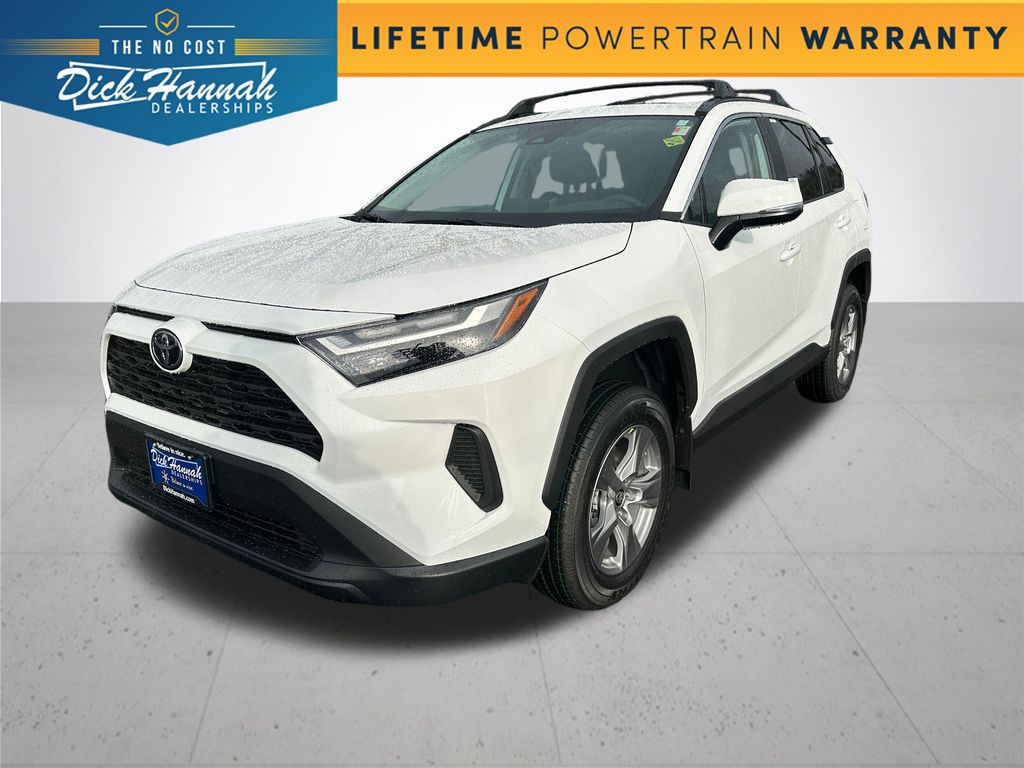 2025 Toyota RAV4 XLE's photo