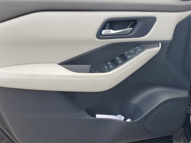 2025 Nissan Rogue SV photo 4