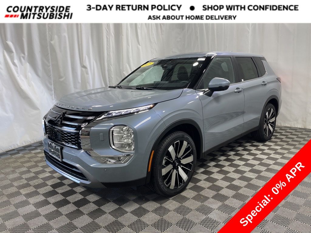 2025 Mitsubishi Outlander SE's photo