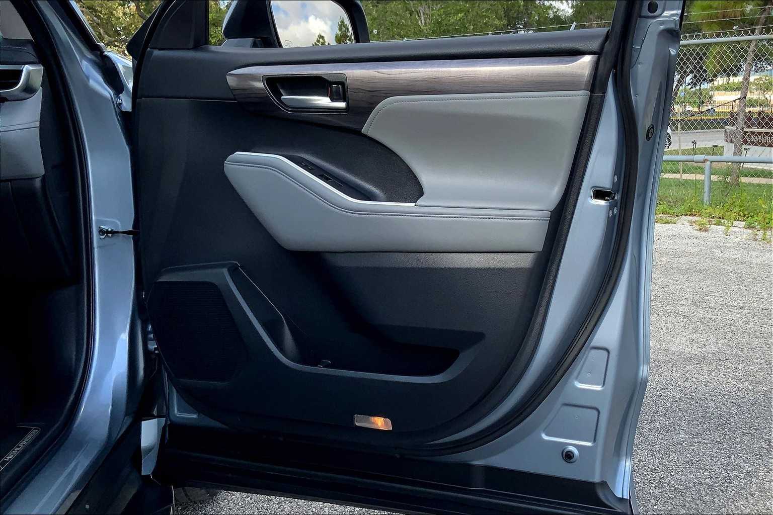 2024 Toyota Highlander Platinum photo 21