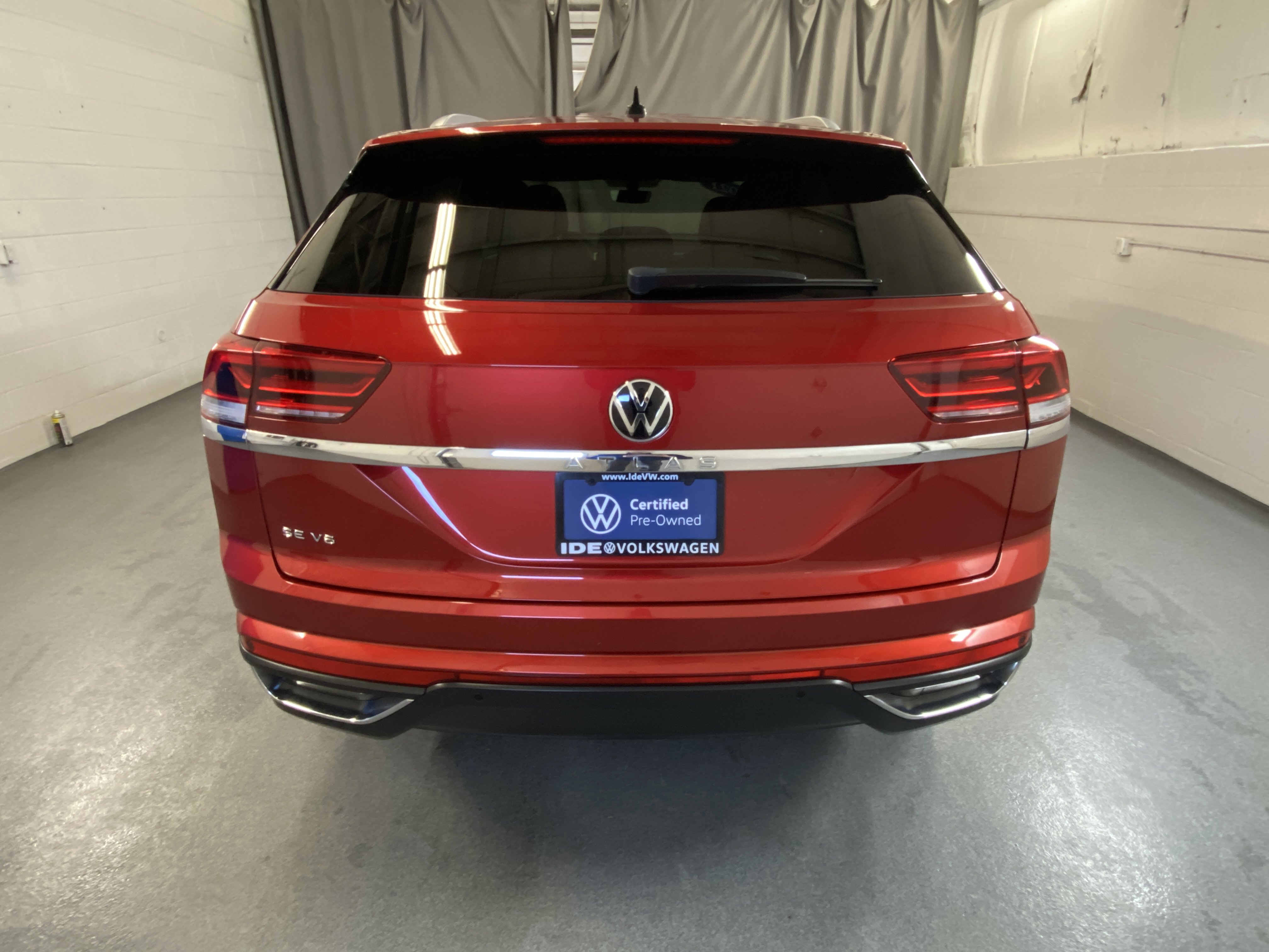 2021 Volkswagen Atlas Cross Sport V6 SE Technology photo 2