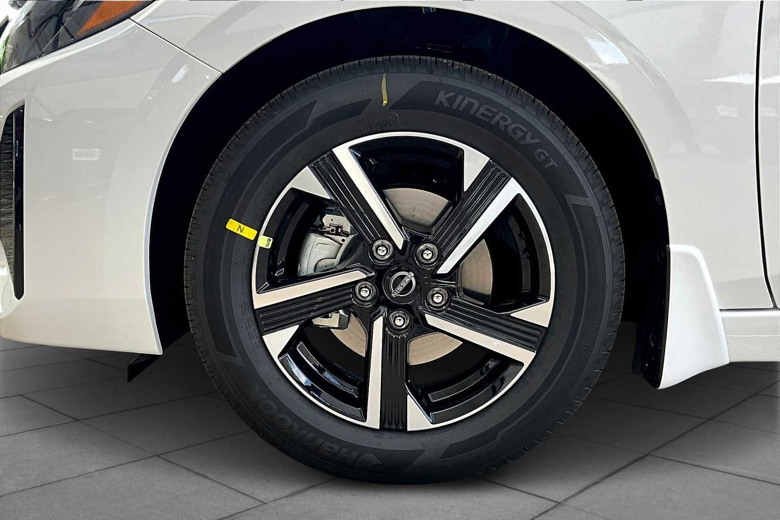 2025 Nissan Sentra SV photo 9