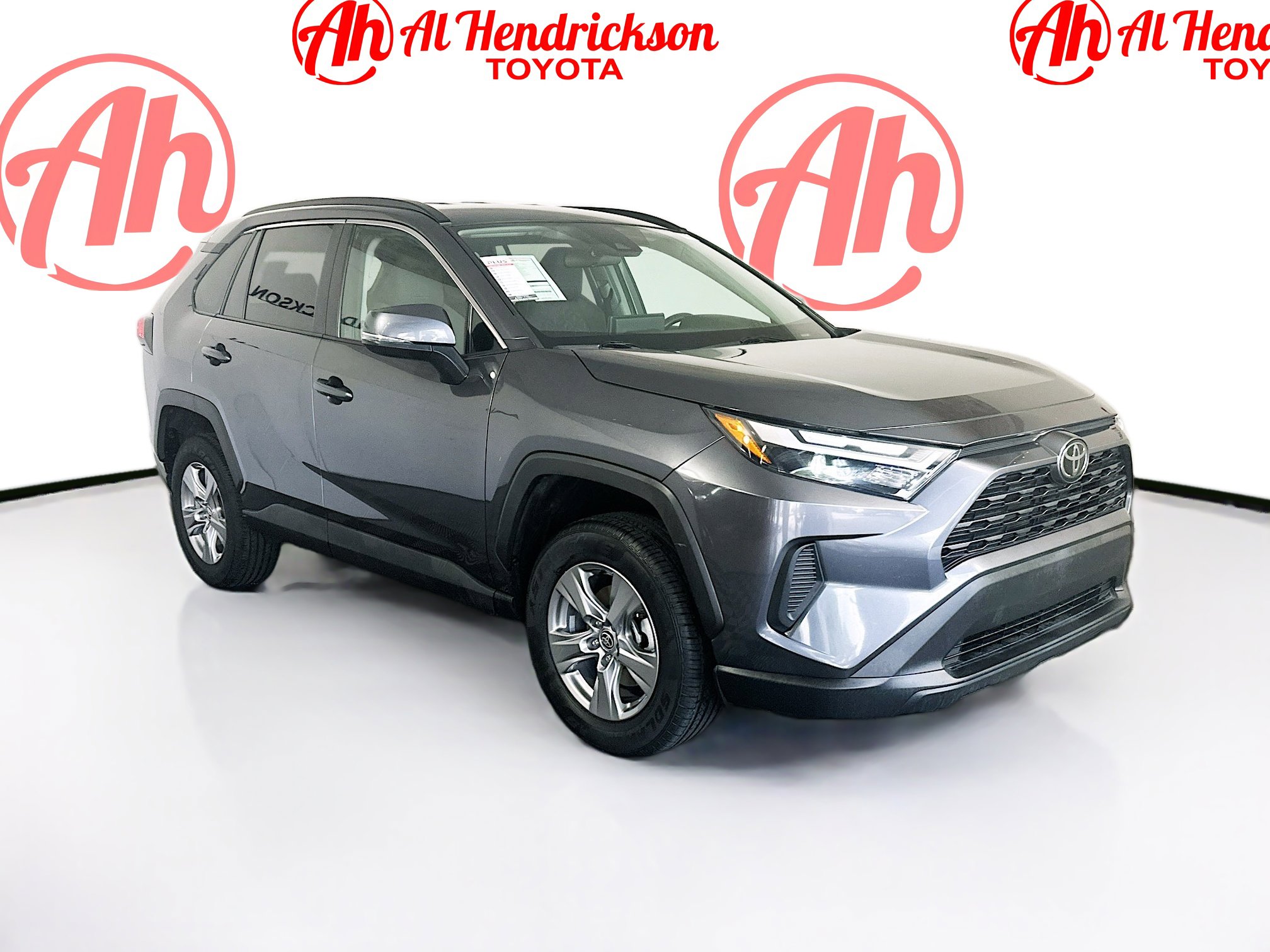 2024 Toyota RAV4 XLE's photo