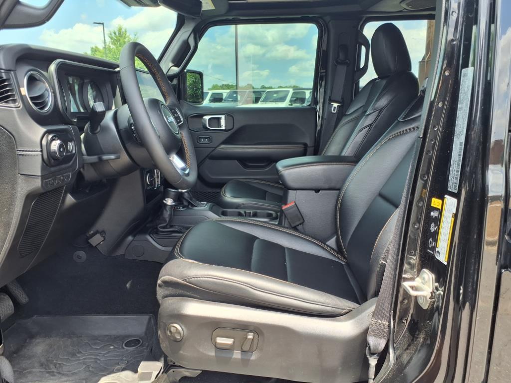 2024 Jeep Wrangler Sahara photo 3