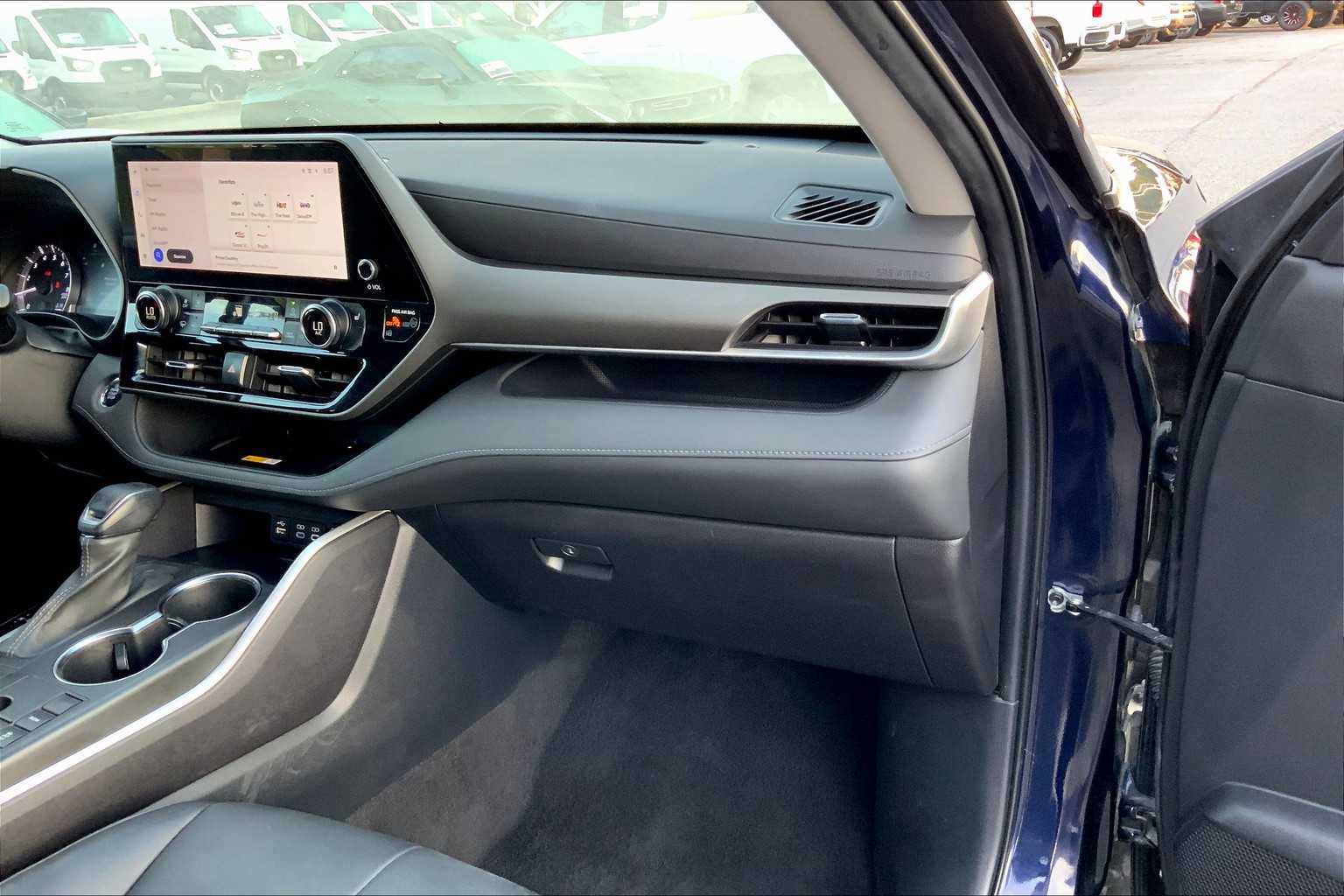 2023 Toyota Highlander XLE photo 17