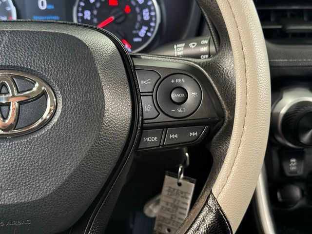 2019 Toyota RAV4 LE photo 40