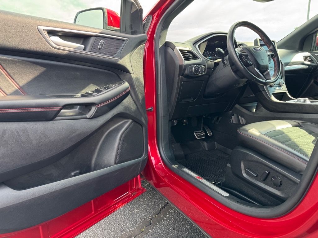 2021 Ford Edge ST photo 13