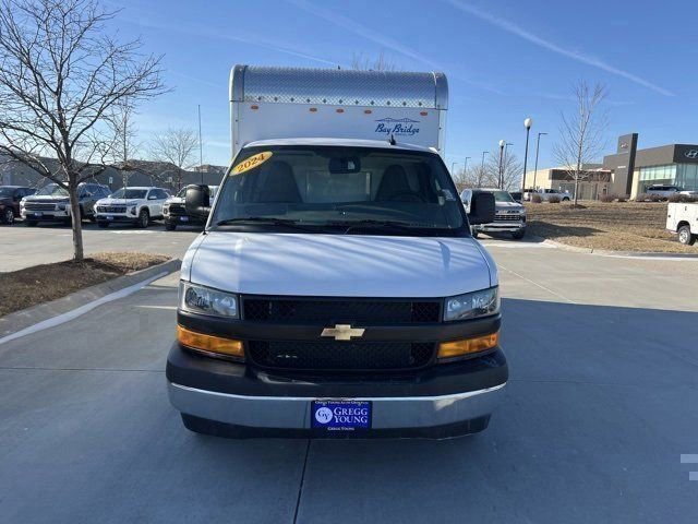 2024 Chevrolet Express Cutaway 3500 photo 3