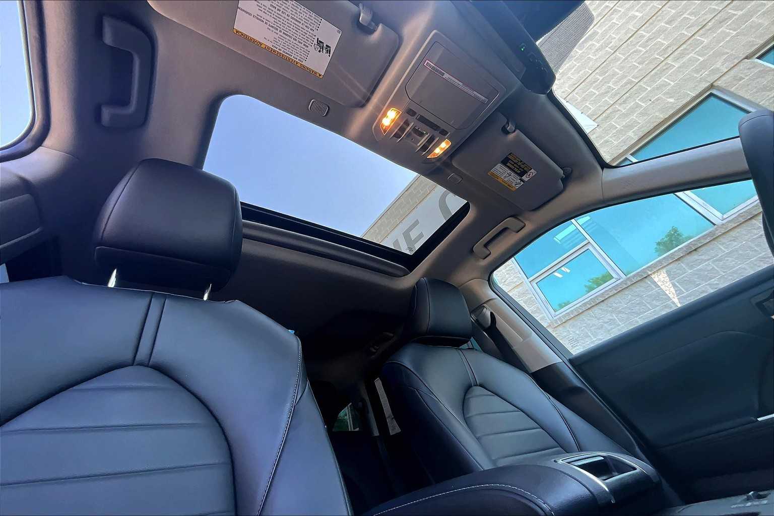 2024 Toyota Highlander XLE photo 13