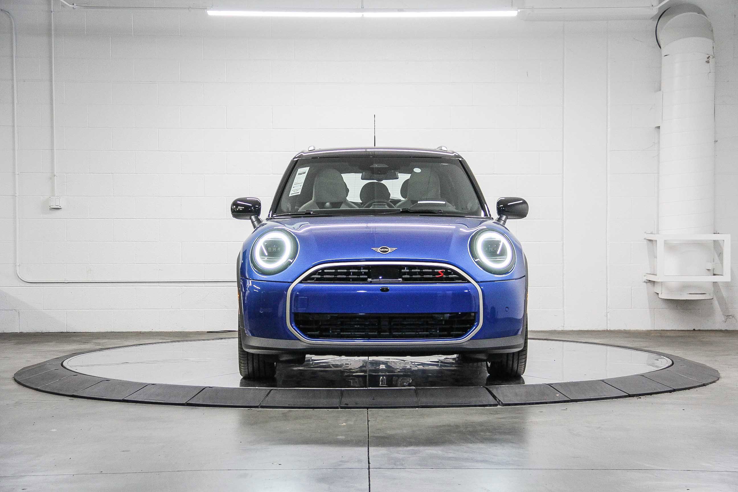 2026 Mini Cooper Hardtop S 4 Door Iconic photo 2