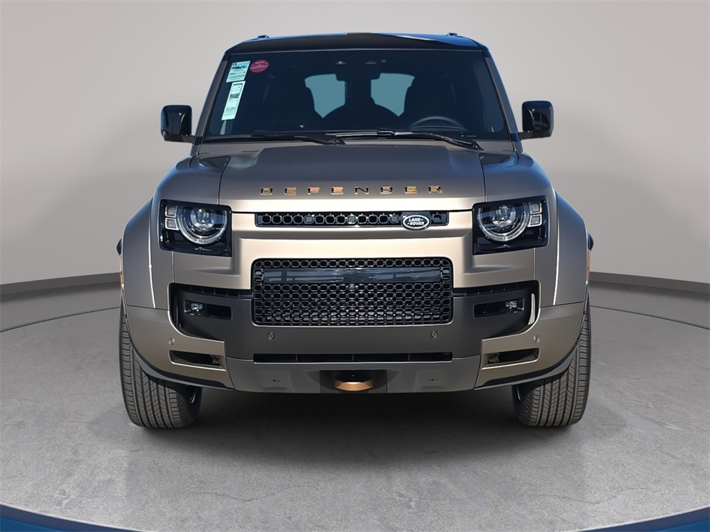 2025 Land Rover Defender 110 V8 photo 2