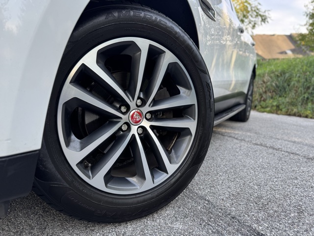2018 Jaguar F-PACE Premium photo 5