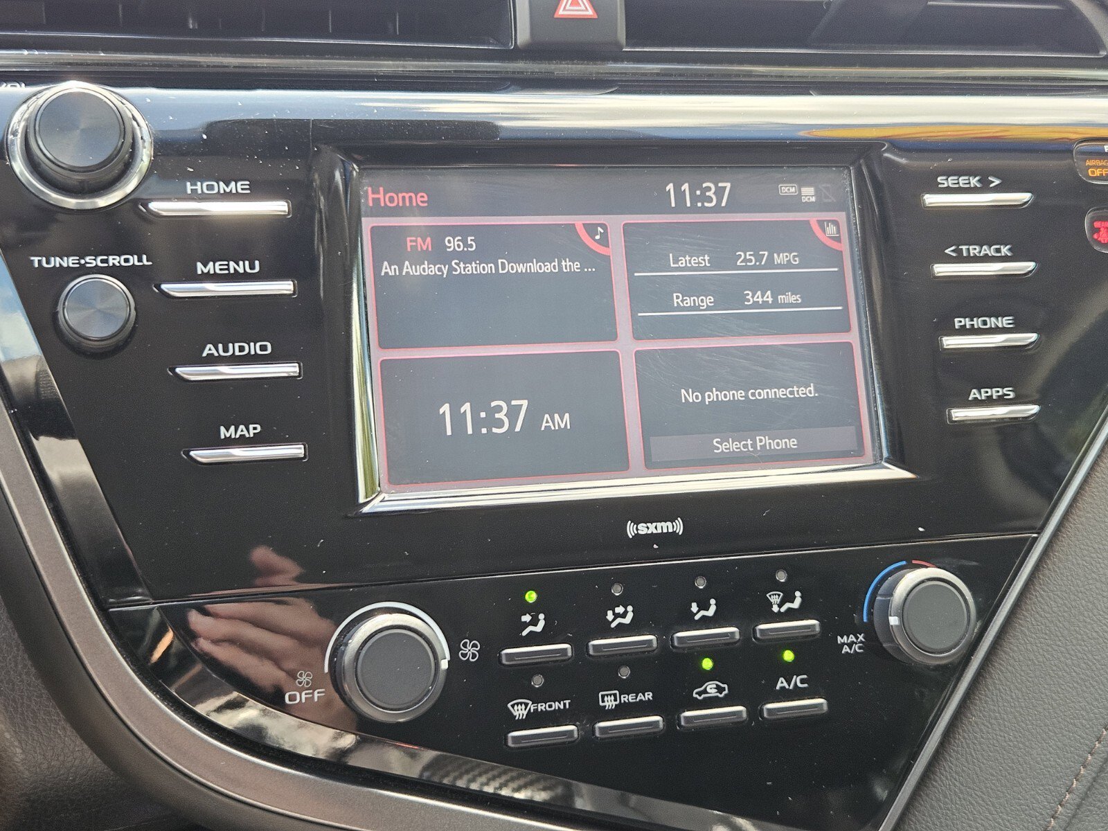 2020 Toyota Camry LE photo 15