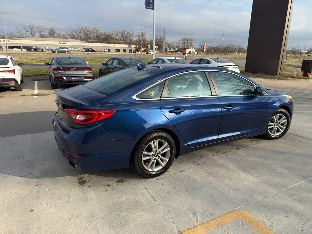 2016 Hyundai Sonata SE photo 2