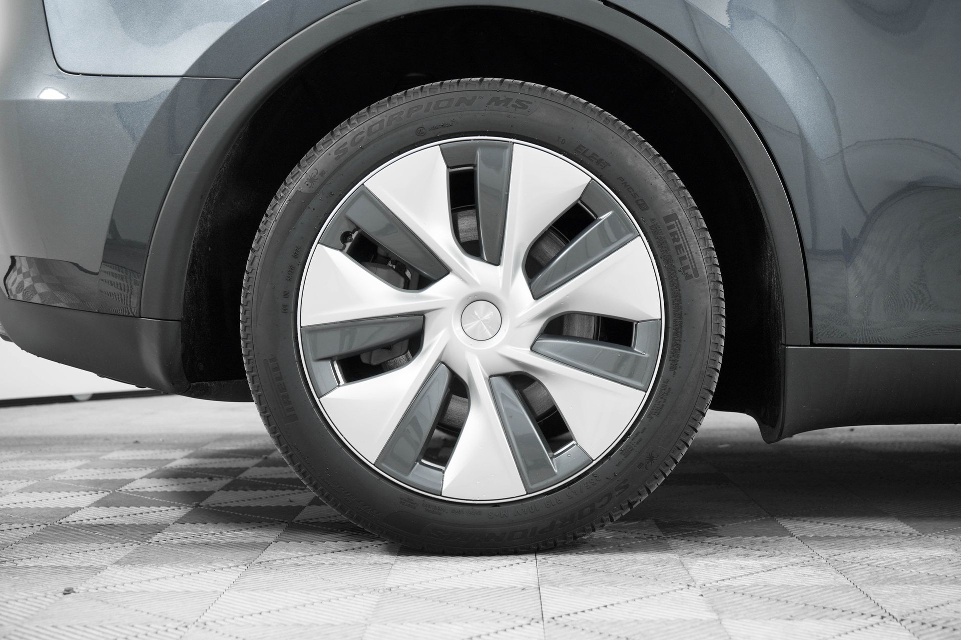2024 Tesla Model Y Long Range photo 10