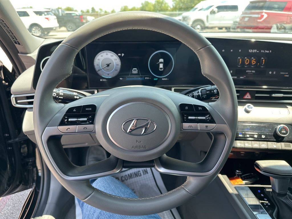 2023 Hyundai Elantra SEL photo 15