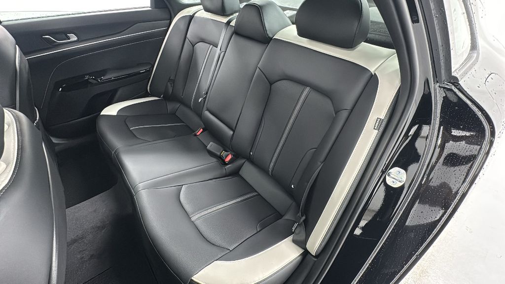 2026 Kia K5 GT-Line photo 12