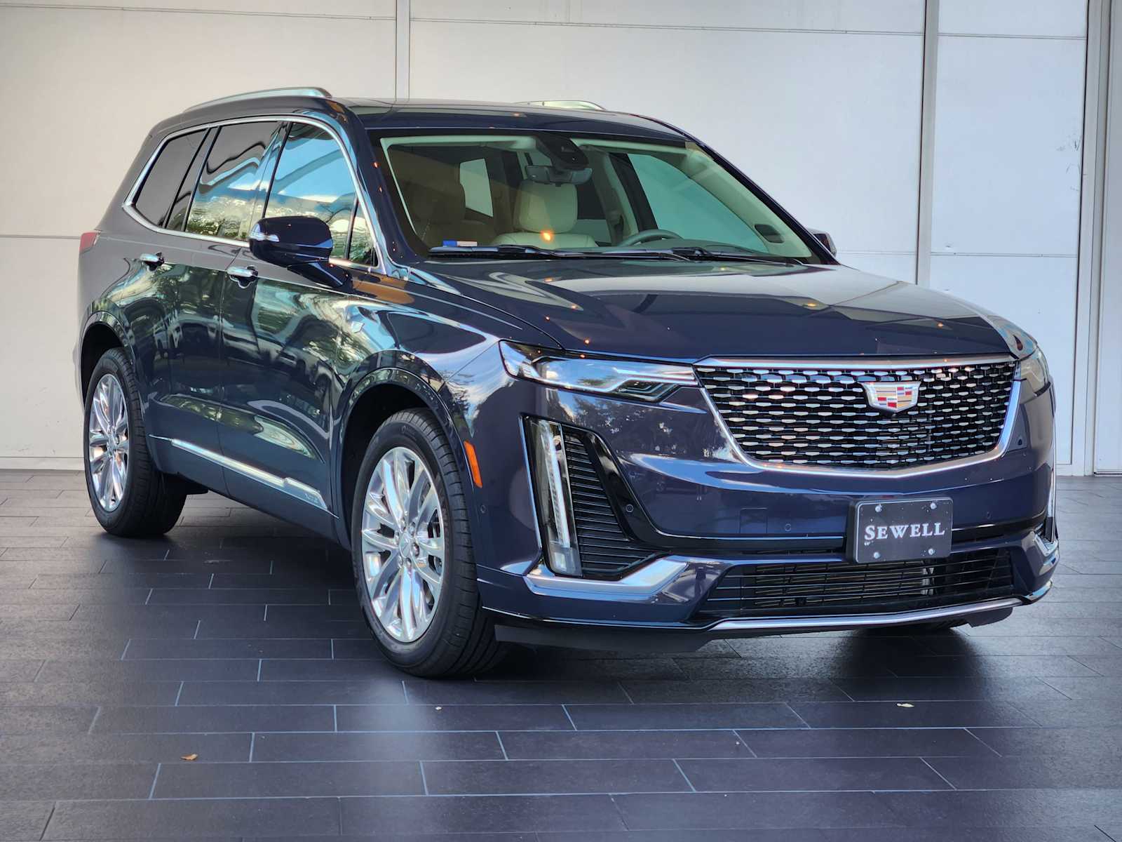2025 Cadillac XT6 Premium Luxury photo 2