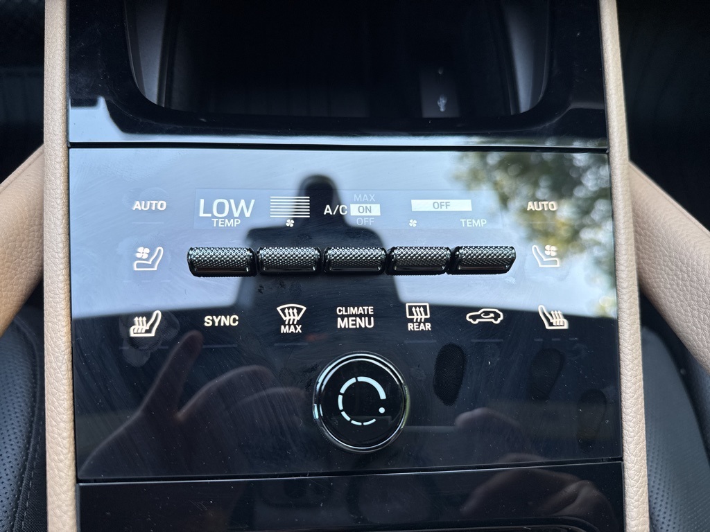 2024 Porsche Cayenne Base photo 19