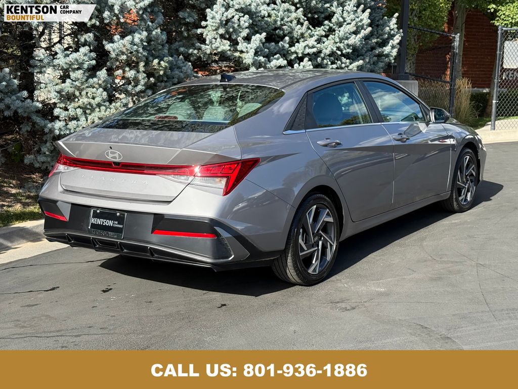2025 Hyundai Elantra SEL Convenience photo 4