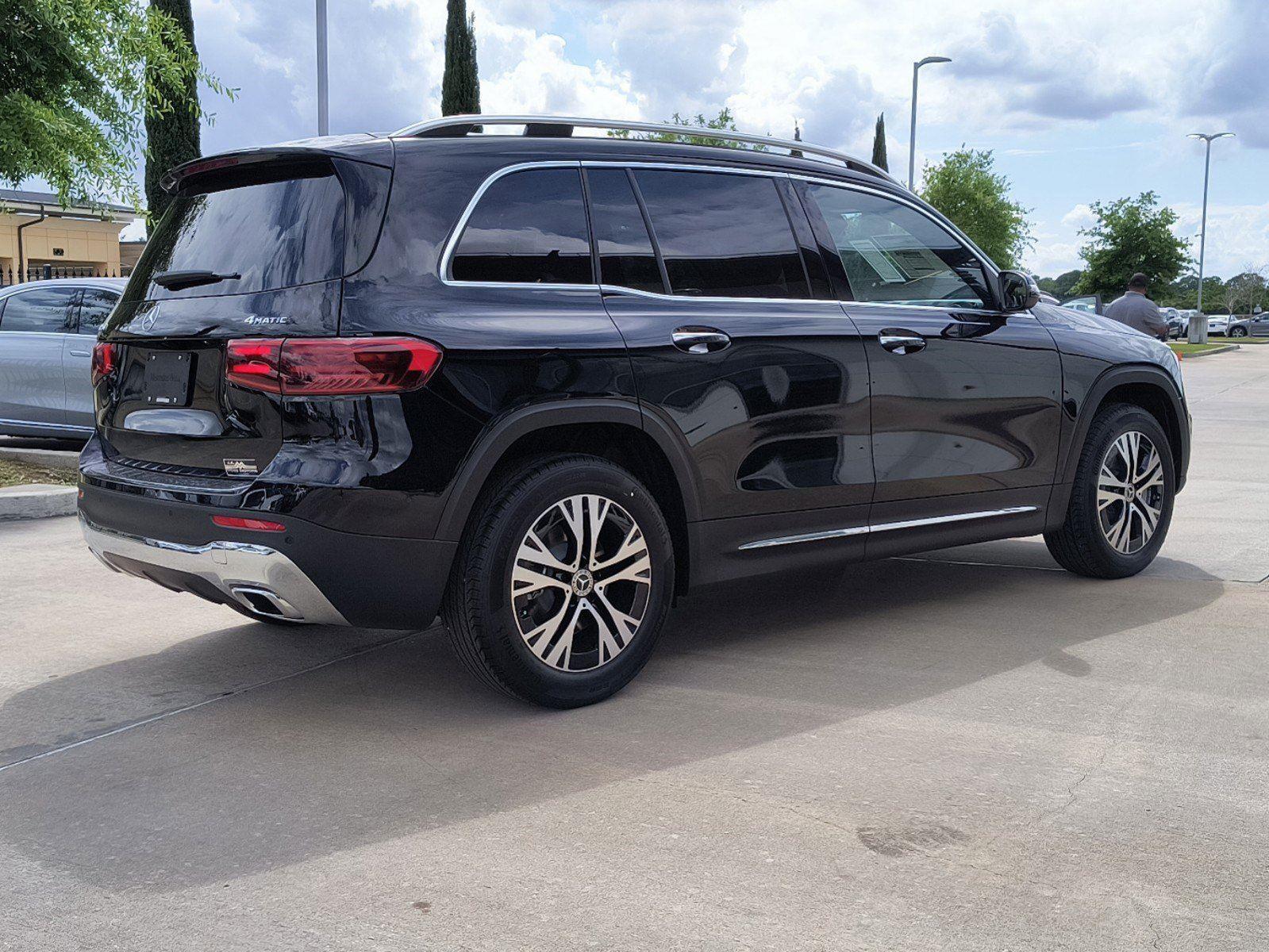 2024 Mercedes Benz GLB 250 4MATIC photo 3