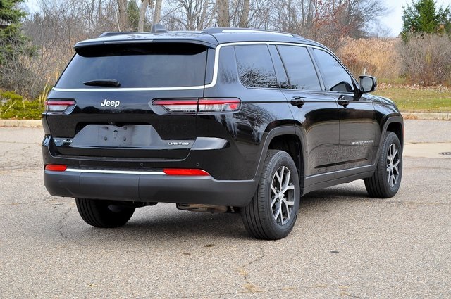 2023 Jeep Grand Cherokee Limited photo 3