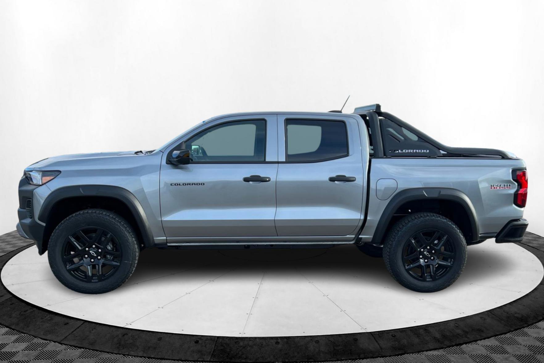 2025 Chevrolet Colorado Trail Boss photo 2