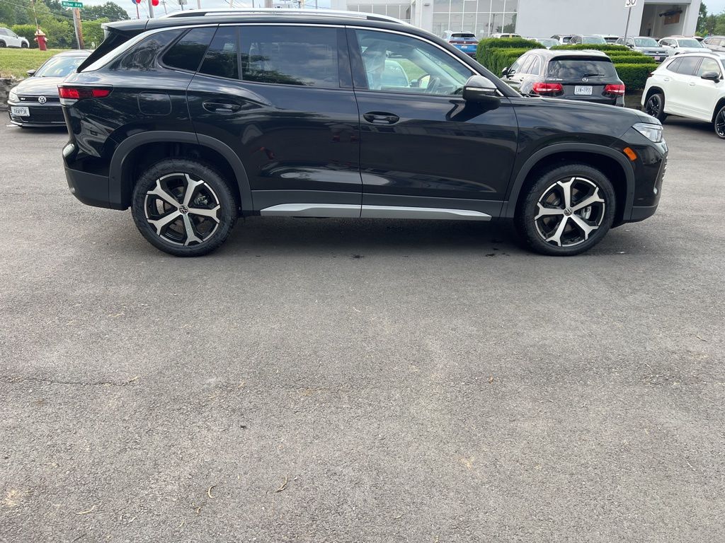 2025 Volkswagen Tiguan SE photo 4