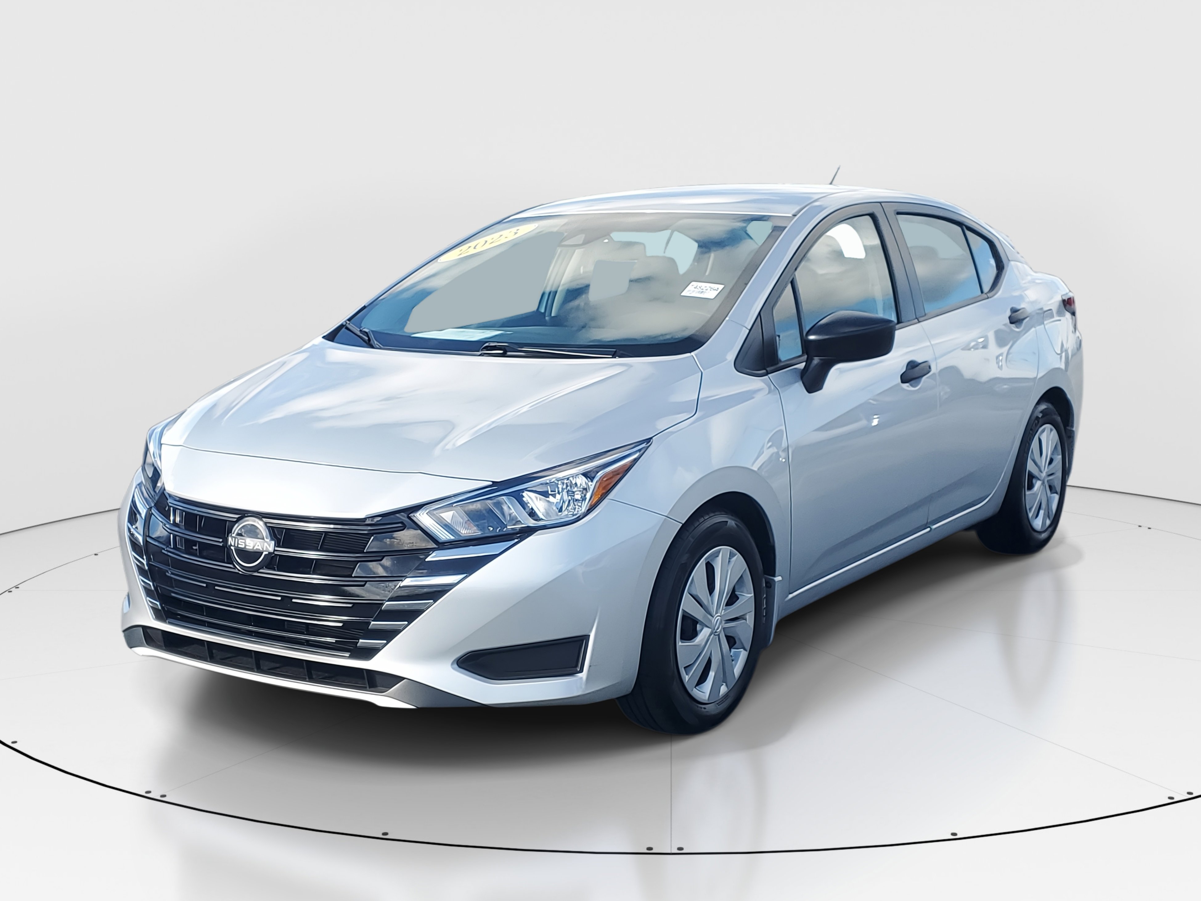 2023 Nissan Versa S photo 4