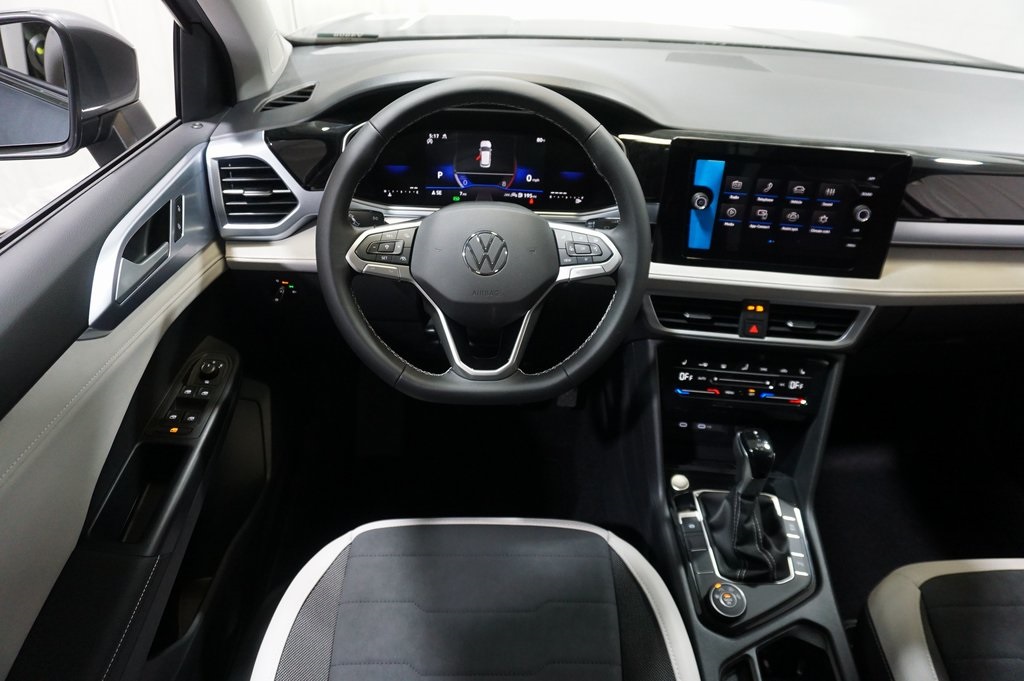 2025 Volkswagen Taos SE photo 12