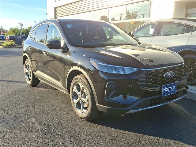 2026 Ford Escape ST-Line photo 2