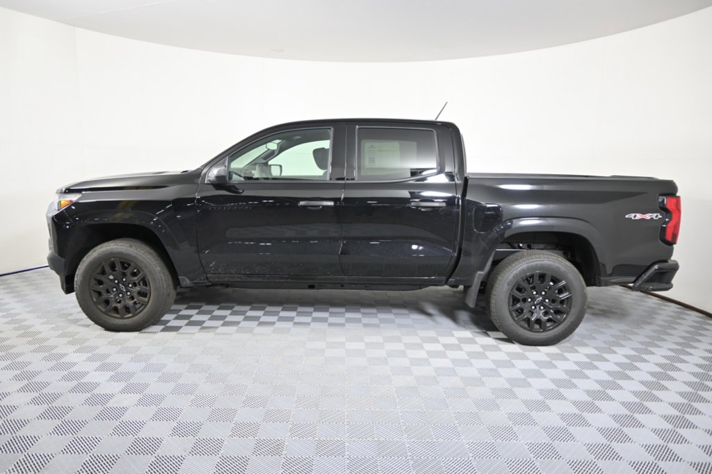 2025 Chevrolet Colorado Work Truck photo 3