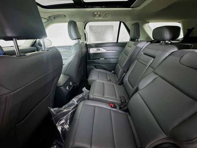 2025 Ford Explorer photo 23