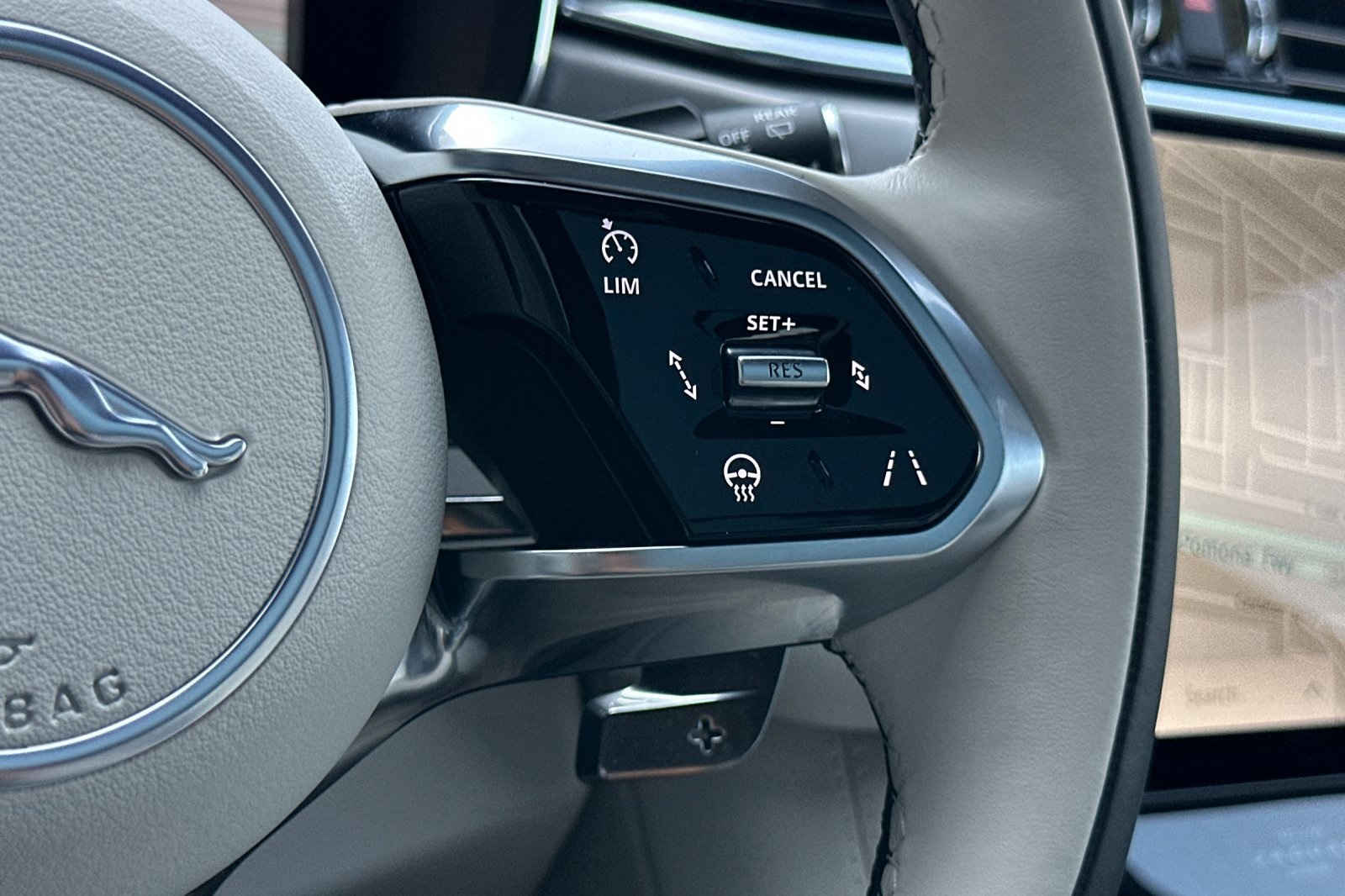 2025 Jaguar F-PACE P250 R-Dynamic S photo 28